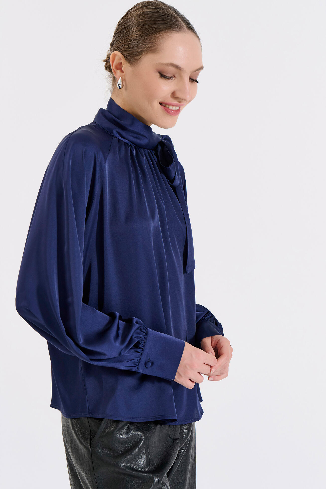 Bill Cost Σατέν Μπλούζα με Δέσιμο Φιόγκο στη Λαιμόκοψη-10-050487-0-Blue/Μπλε Bill Cost Σατέν Μπλούζα με Δέσιμο Φιόγκο στη Λαιμόκοψη-10-050487-0-Blue/Μπλε