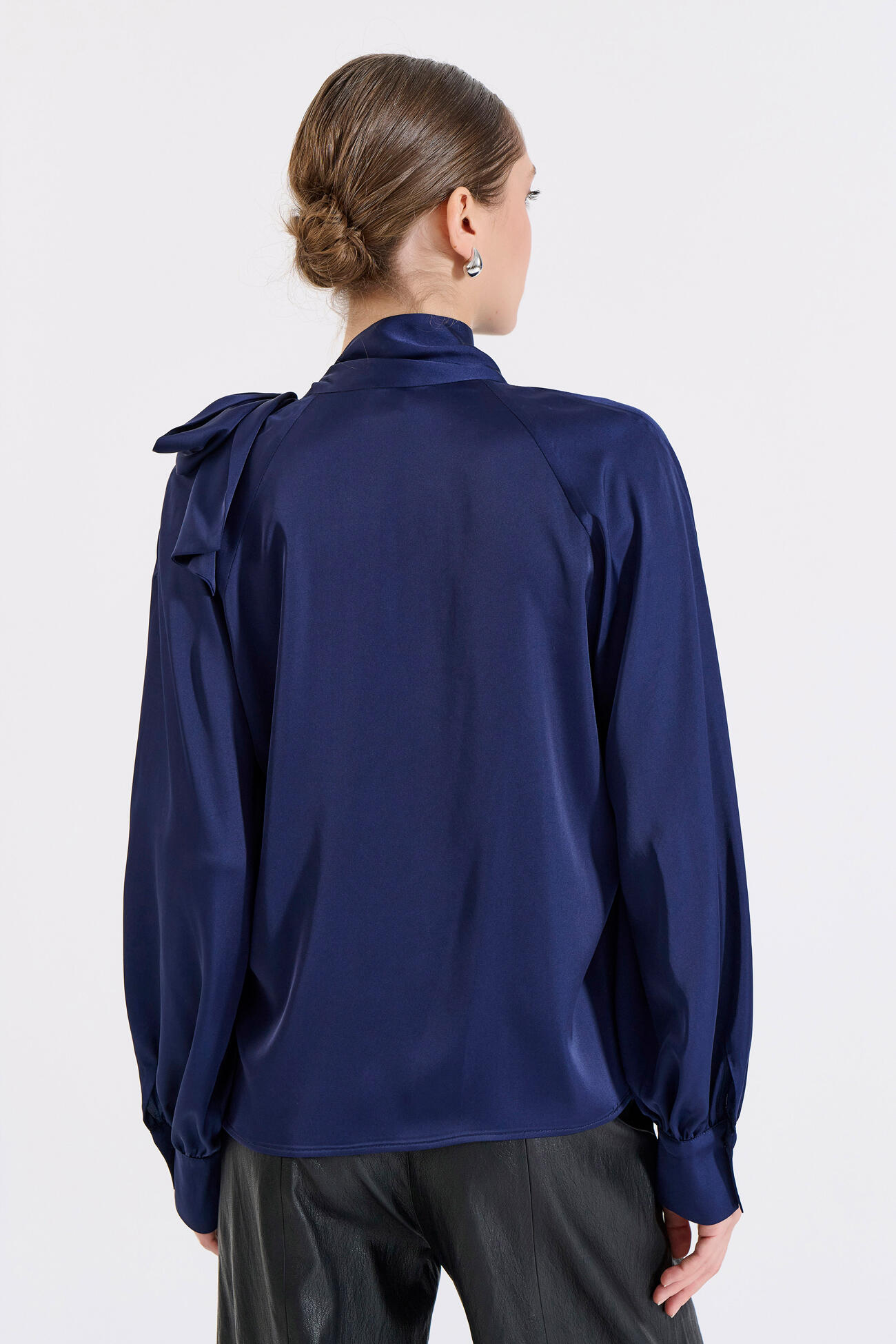 Bill Cost Σατέν Μπλούζα με Δέσιμο Φιόγκο στη Λαιμόκοψη-10-050487-0-Blue/Μπλε Bill Cost Σατέν Μπλούζα με Δέσιμο Φιόγκο στη Λαιμόκοψη-10-050487-0-Blue/Μπλε