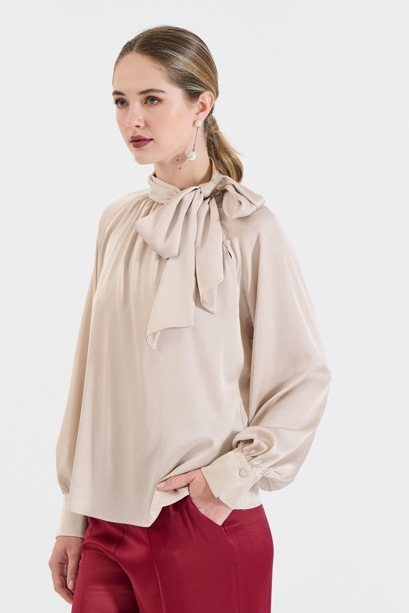 Bill Cost Σατέν Μπλούζα με Δέσιμο Φιόγκο στη Λαιμόκοψη-10-050487-0-Vanilla/Βανίλια Bill Cost Σατέν Μπλούζα με Δέσιμο Φιόγκο στη Λαιμόκοψη-10-050487-0-Vanilla/Βανίλια