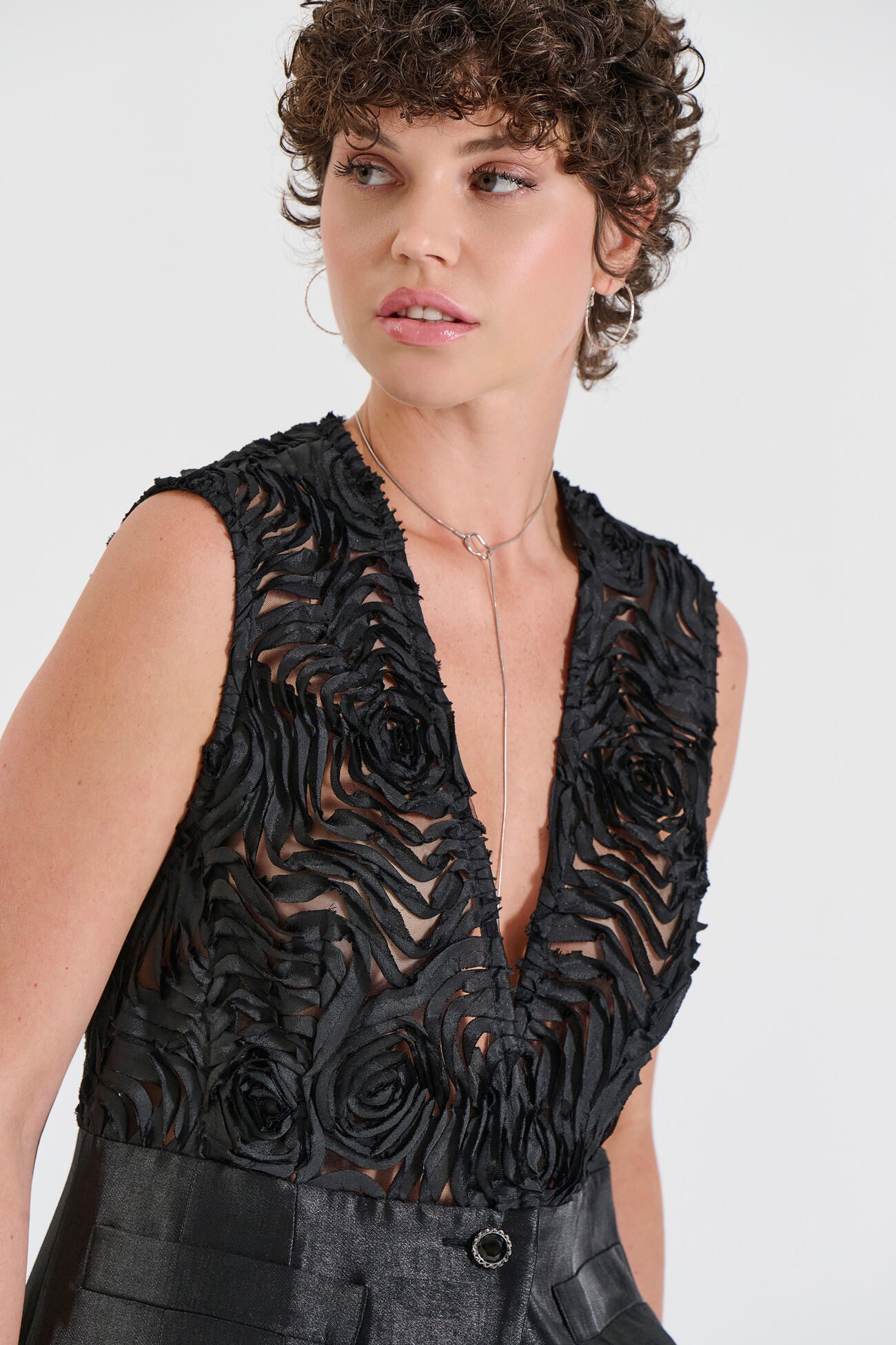 Bill Cost Γιλέκο με Ανάγλυφη υφή & Σατέν Τελείωμα-10-050491-0-Black/Μαύρο Bill Cost Γιλέκο με Ανάγλυφη υφή & Σατέν Τελείωμα-10-050491-0-Black/Μαύρο