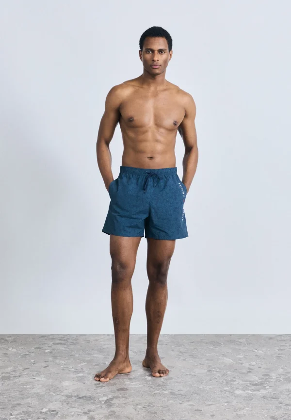 Tommy Hilfiger ORIGINAL PRINT MID LENGTH SWIM SHORTS Μαγιό σορτς UM0UM03811-Aegean Sea/Mπλέ
