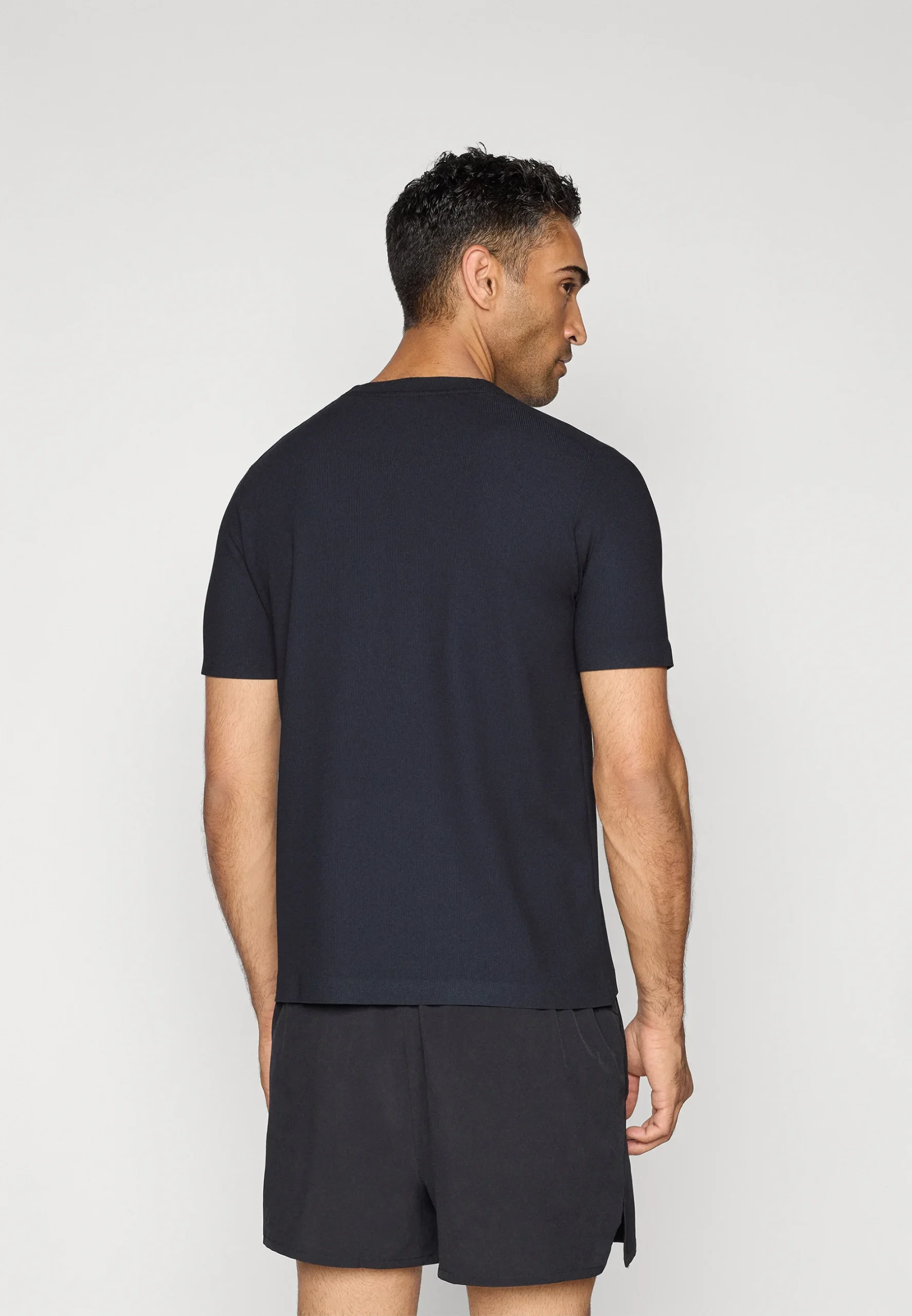 Ellesse TELLER TEE Βασικό μπλουζάκι SHB23442-011-Black/Μαύρο Ellesse TELLER TEE Βασικό μπλουζάκι SHB23442-011-Black/Μαύρο