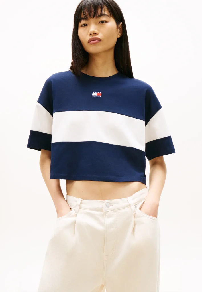 Tommy Jeans TOMMY BADGE COLOUR-BLOCKED OVERSIZED LONG SLEEVE T-SHIRT Μπλουζάκι με στάμπα DW0DW18706-Dark Night Navy/Μπλέ Σκούρο